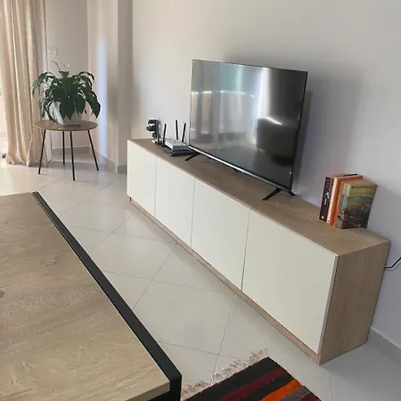 Apartment Charm 500mbs Vlorë