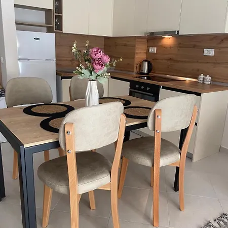 Charm 500mbs 公寓 Vlorë